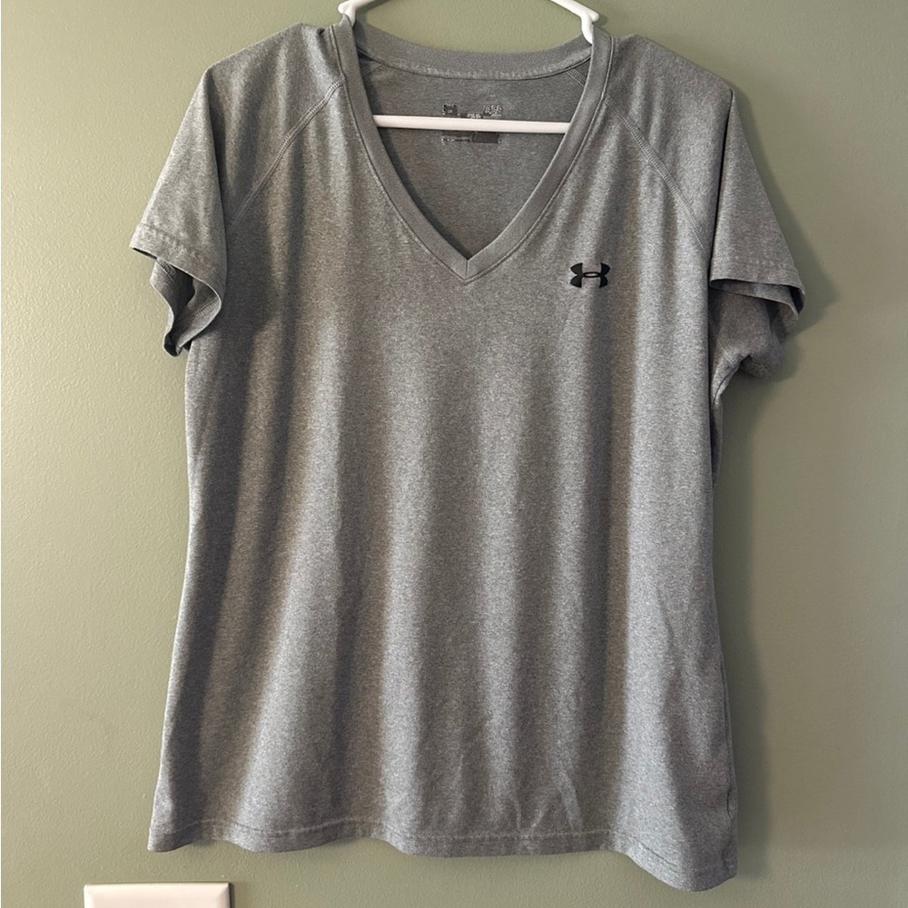 Under Armour Women's Heather Gray V-Neck Tee Size Large